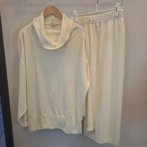 Vintage 1045 Park Cream/Soft Yelliw Cowl Neck Sweater Set